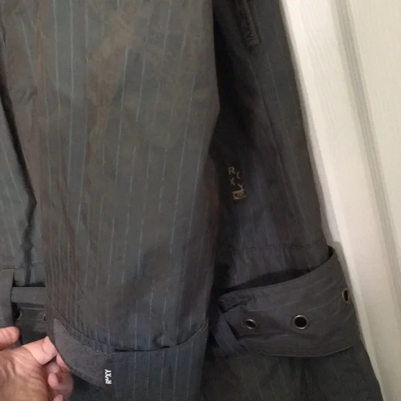 Roxy Snow coveralls. Taupe/turquoise pinstripes. Onesie. Hood/faux fur. Size S. - Picture 12 of 15